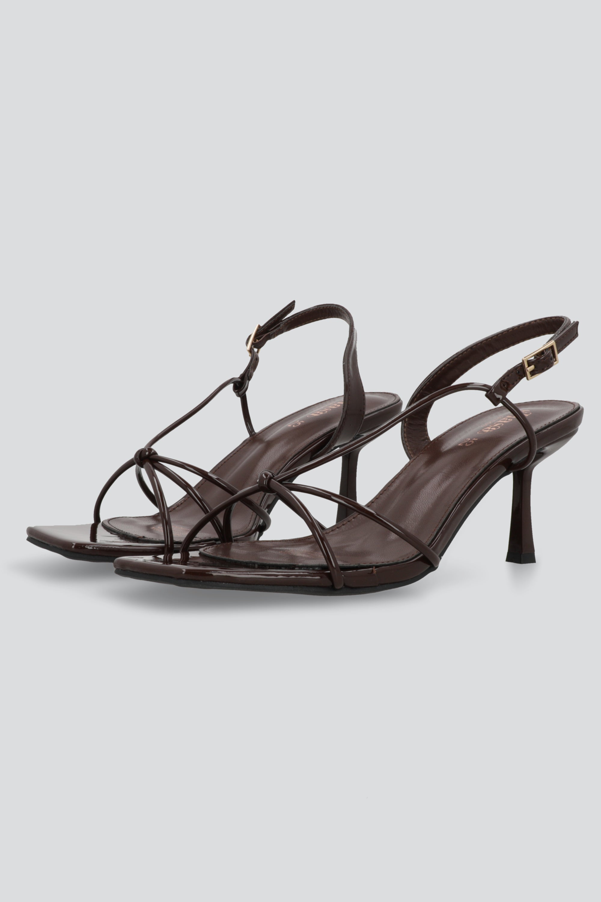 Knot kitten heel