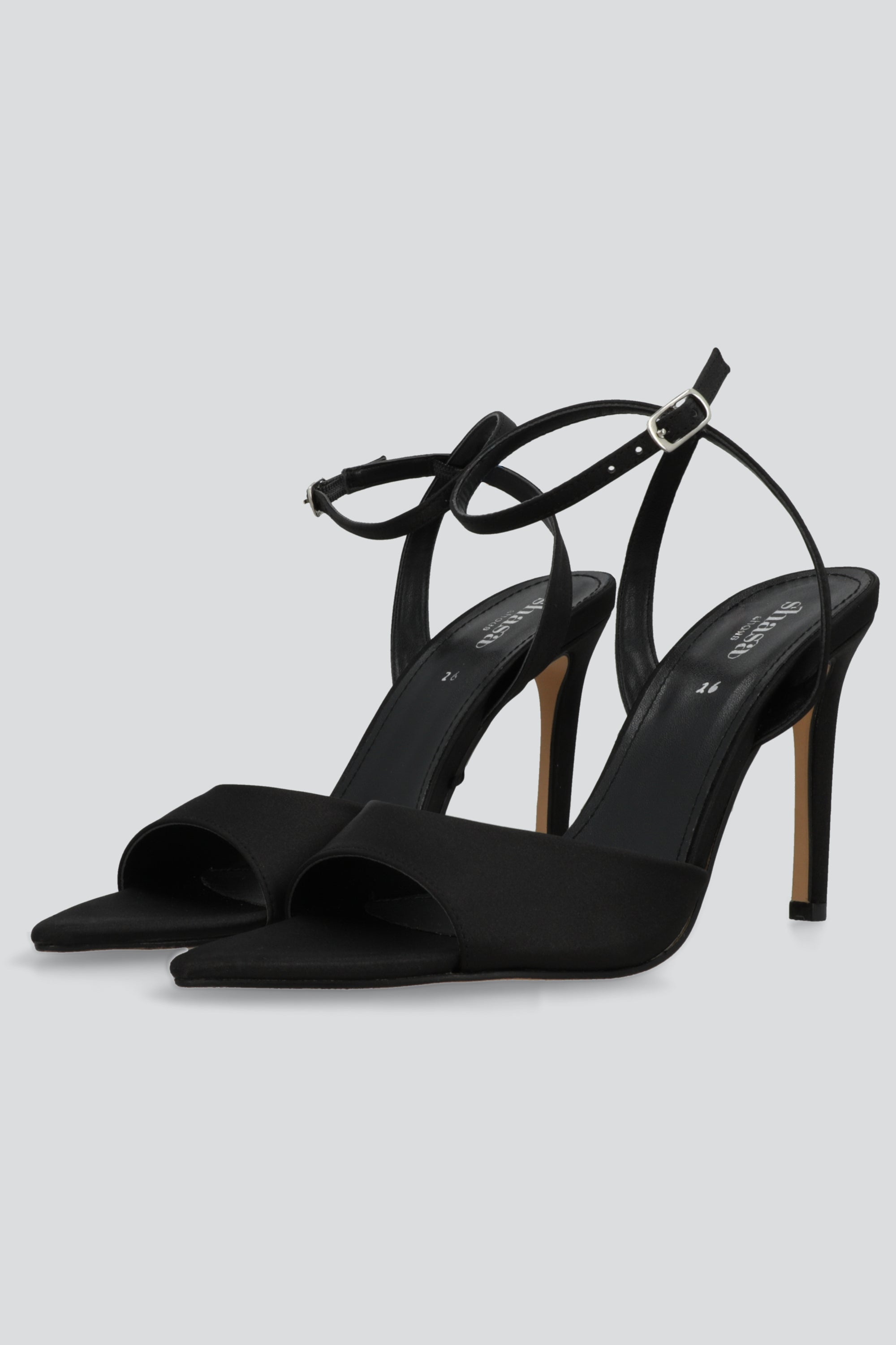 Tacon alto pointy peep toe satin